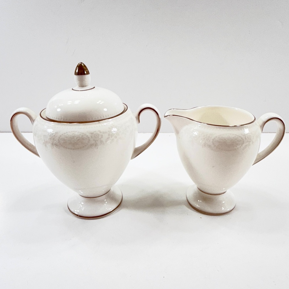 NWT Wedgewood St. Moritz Fine Bone China - Sugar Bowl Globe Shape‎ & Creamer Set